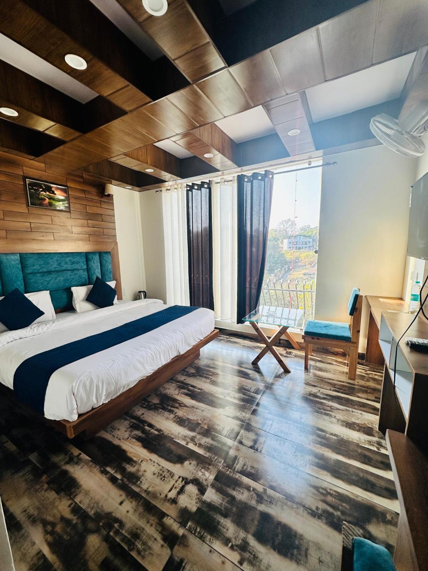 Hotel Royal Orbit By Arony Hospitality Дехрадун Екстериор снимка