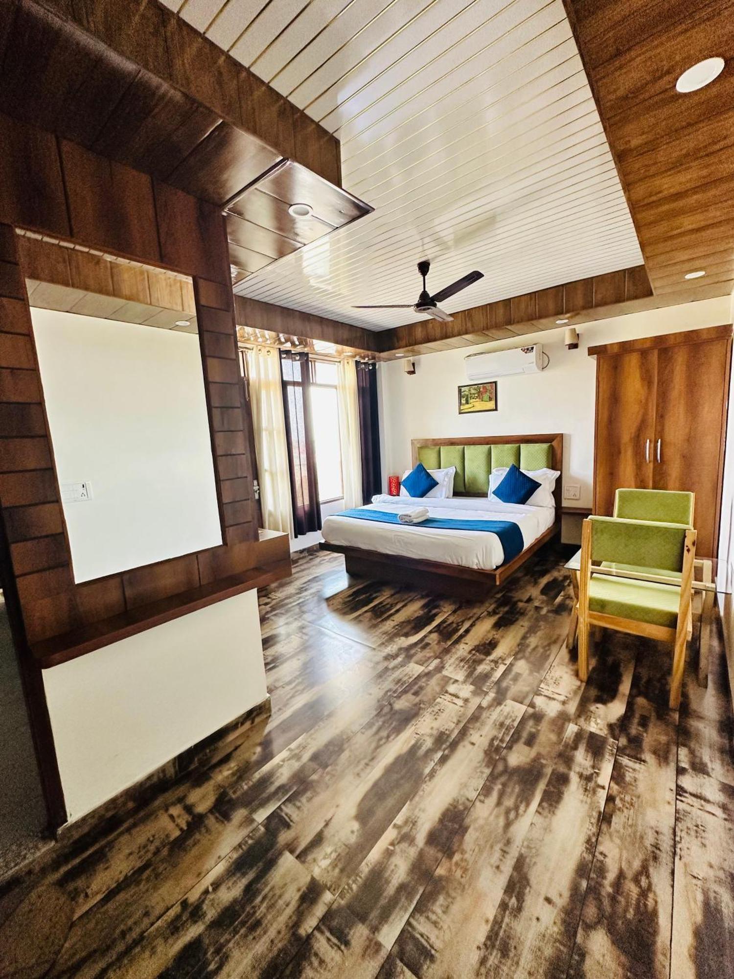Hotel Royal Orbit By Arony Hospitality Дехрадун Екстериор снимка