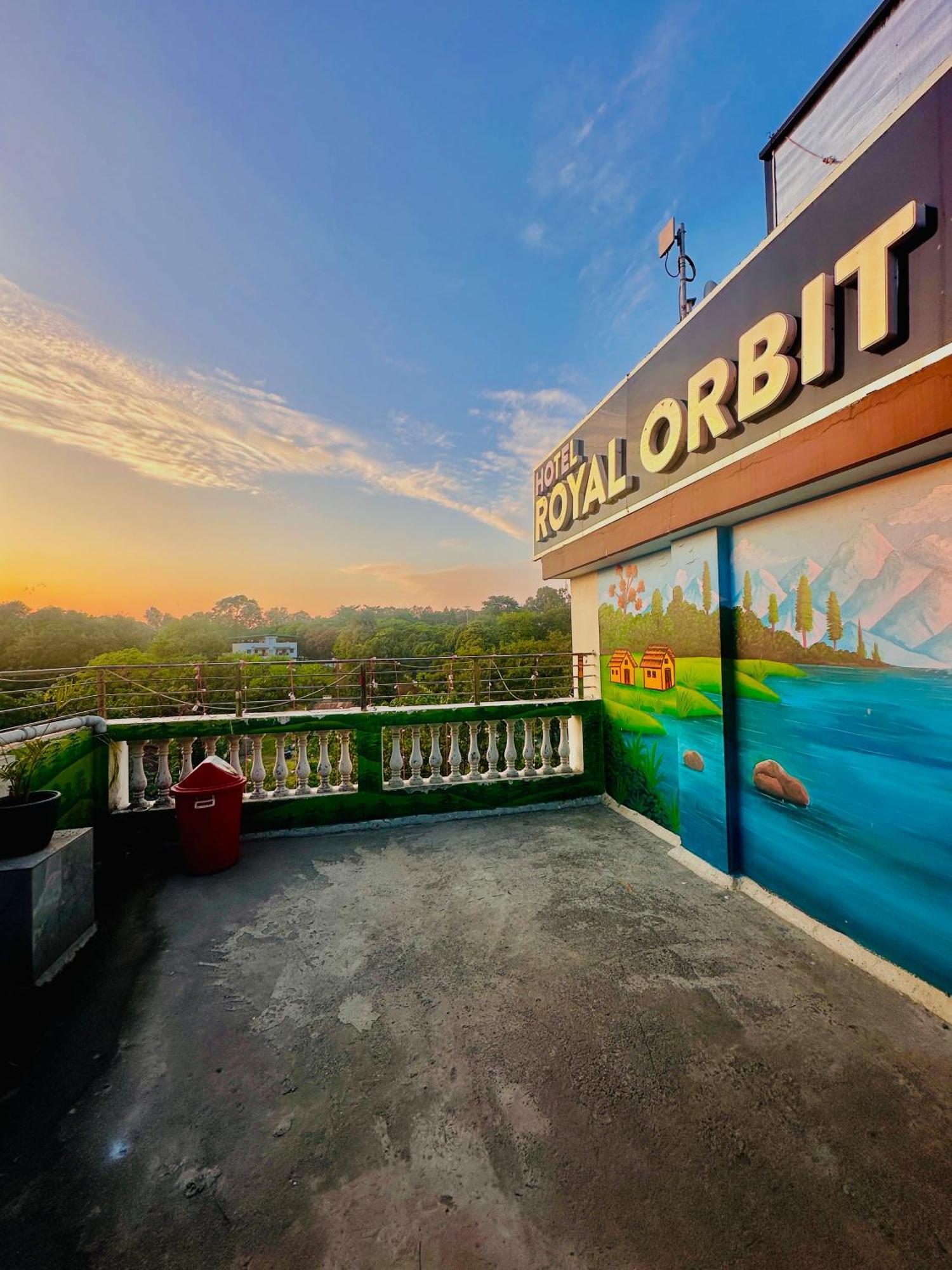 Hotel Royal Orbit By Arony Hospitality Дехрадун Екстериор снимка